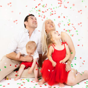 family christmas photo with confetti